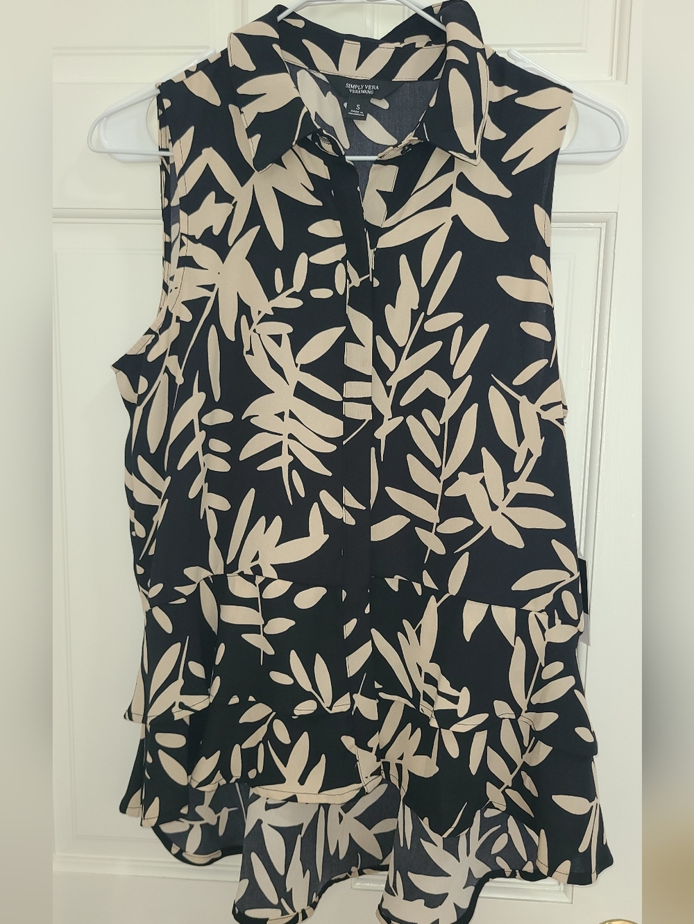 NWT Simply Vera Wang Peplum Button Up Black and Tan Leaf-Print Sleeveless Blouse